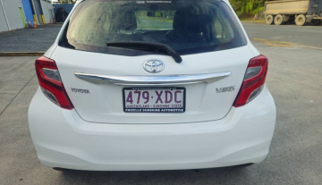 2015 Toyota yaris 5 door automatic hatch 8.jpg